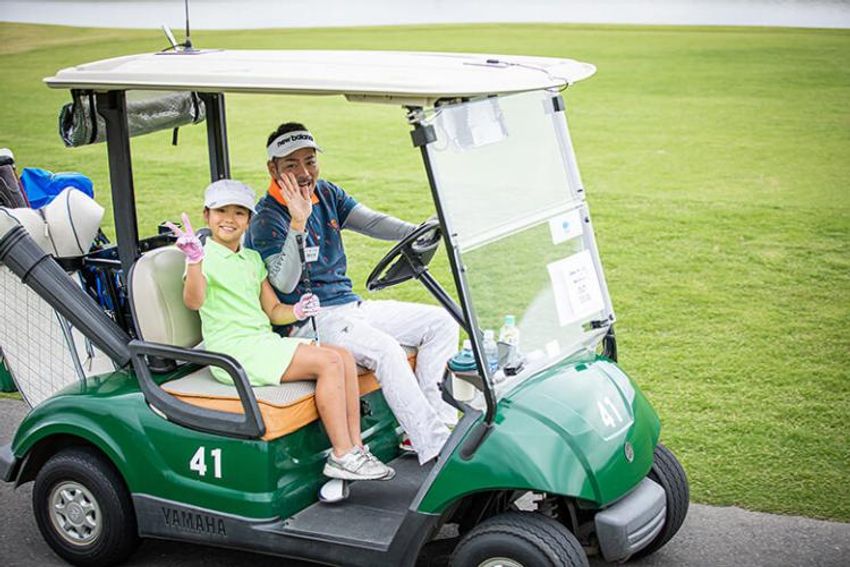 梅雨にも打ち勝った親子の“絆”。第2回親子ゴルフイベントレポート - 1枚目の画像