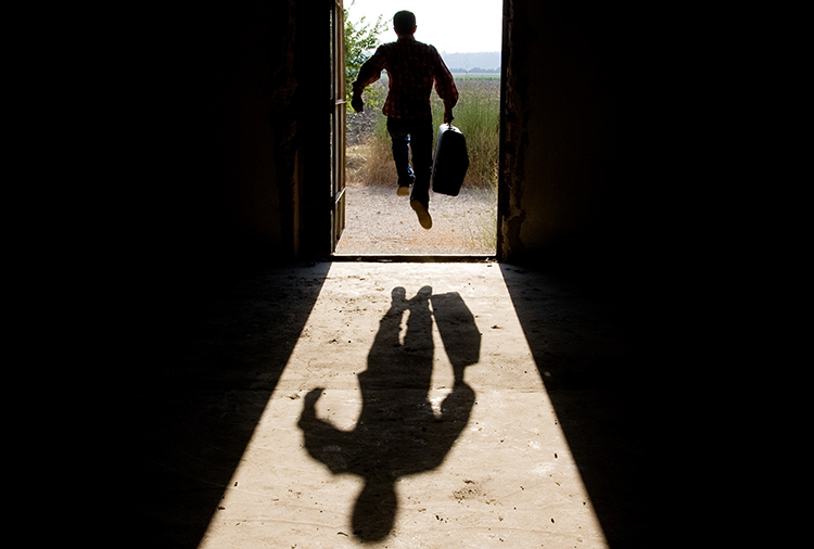 本気の離婚を考えると、夫は妻と物理的な距離をおく？