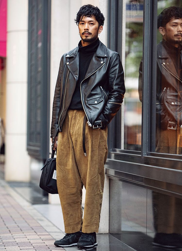 パンツ／ヘルメイナー、ライダーズ／サベージ、スニーカー／ナイキ