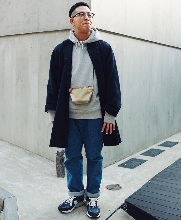 コム デ ギャルソンのコートやシュプリームのデニムやパーカなど、一つひとつのアイテムはシンプルでも、その組み合わせが良ければ、こんなにも“こなれ感”が漂う！