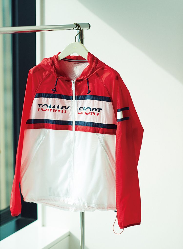 「トミー スポーツ」のパーカ