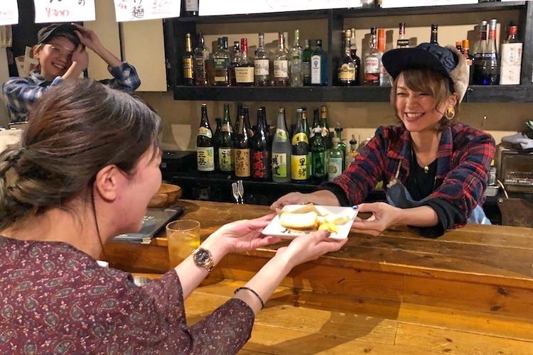 お客さんと看板娘