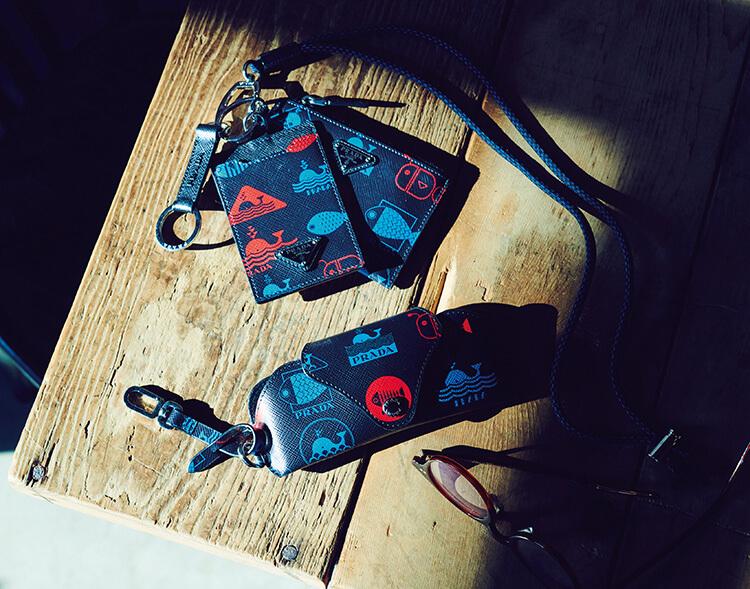 ネックホルダー（コインケース、IDケース、キーホルダーのセット）、アイウェアケース／ともにプラダ