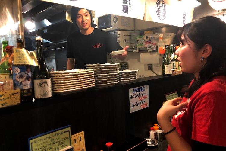 スタッフと看板娘