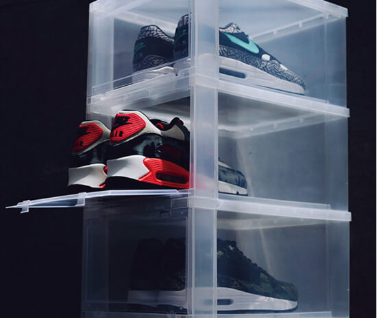 「タワーボックス」と銘打たれたスニーカー専用クリアボックス／アトモス