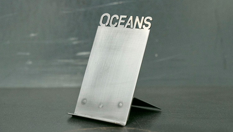 初心者ok 金属加工できるdiy施設で ロゴ入りiphoneスタンドを自作 Oceans オーシャンズ 男の日常を楽しくする情報発信局