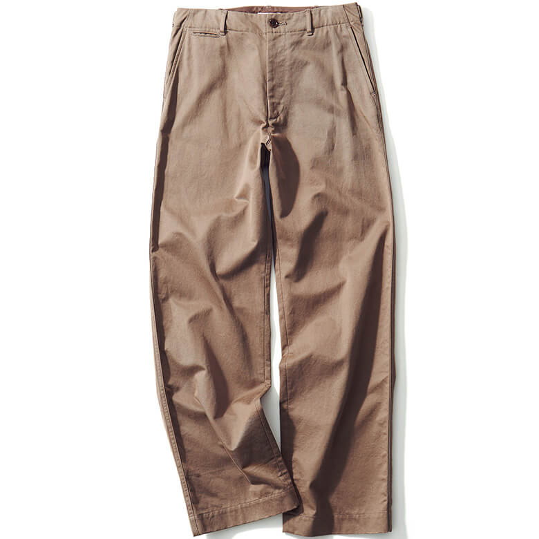 ヴィンテージウォッシュ加工を施し、はき込んだような味を出したクラシカルなワークチノ。