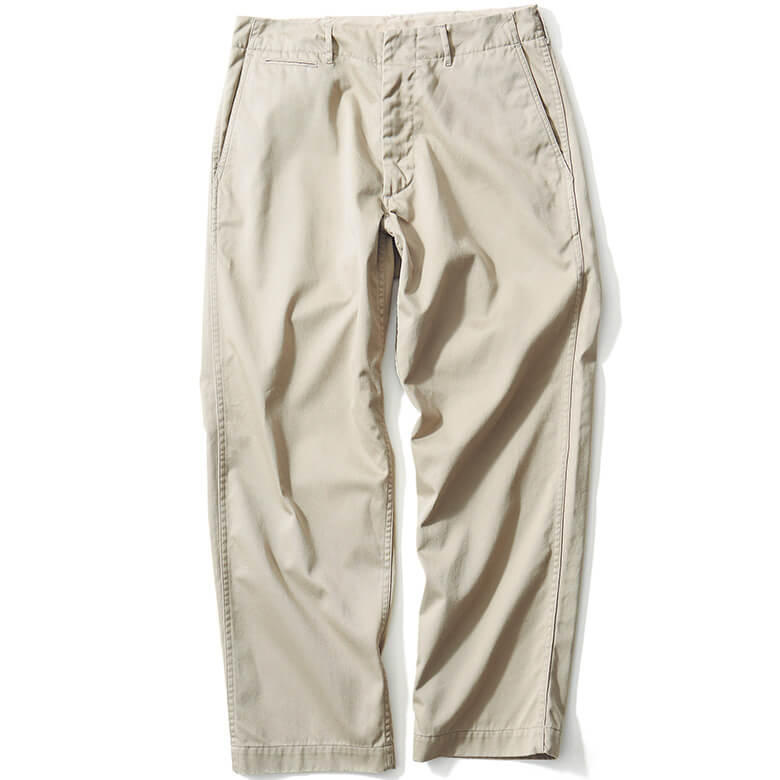 ’40年代のU.S.ARMYチノをベースにしたワイドテーパードシルエット。