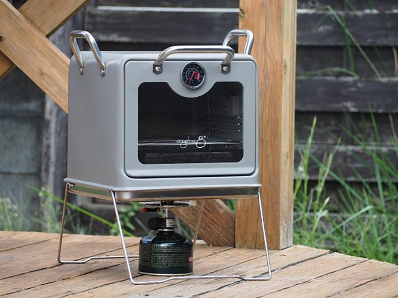 アウトドアでロティサリーチキン。回して炙れるオーブンで外遊びの