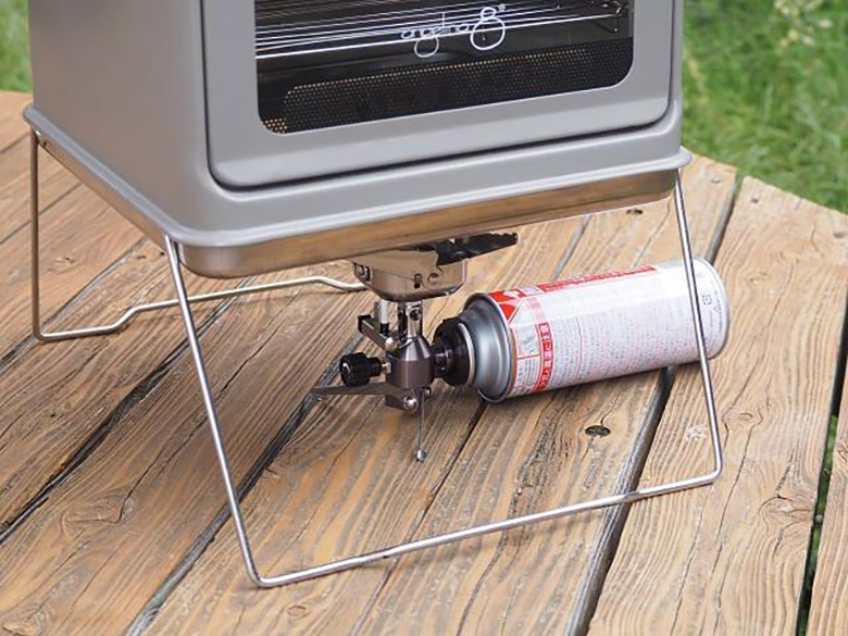 アウトドアでロティサリーチキン。回して炙れるオーブンで外遊びの