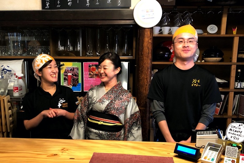 吉田瞳 上野桜木のビアホールで、青森出身の看板娘が満開の笑みを咲かせた