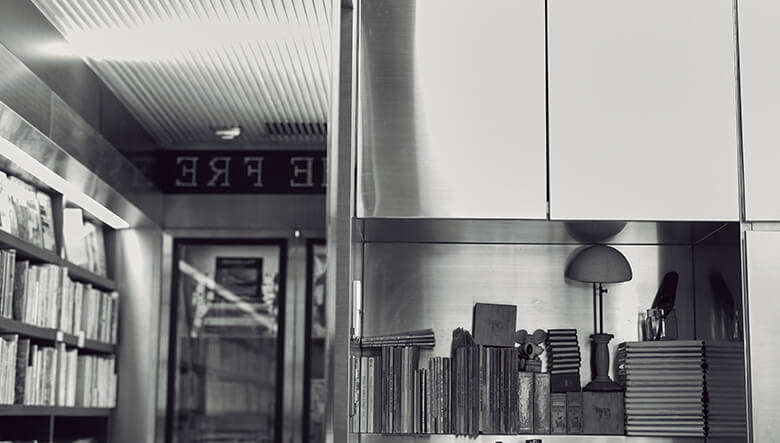 中目黒にある 変わらない場所 ユニークな古書店 カウブックス Oceans オーシャンズ 男の日常を楽しくする情報発信局