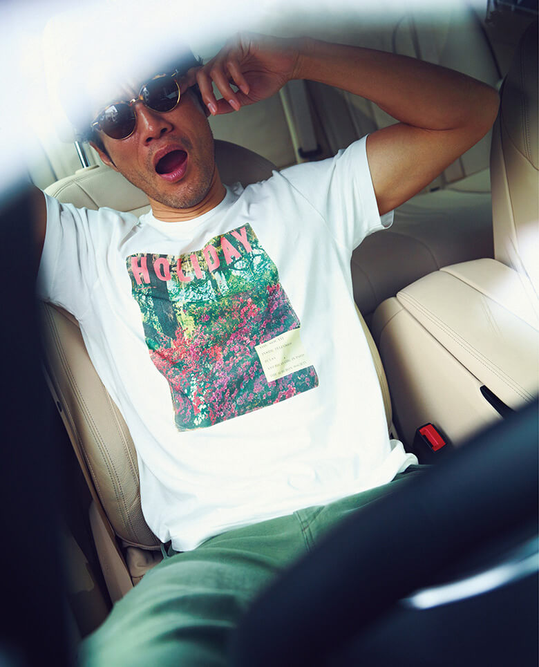そんな気持ちは、Tシャツのプリントが代弁してくれる。これは、かつてのトラベルマガジン「HOLIDAY」の表紙だ。