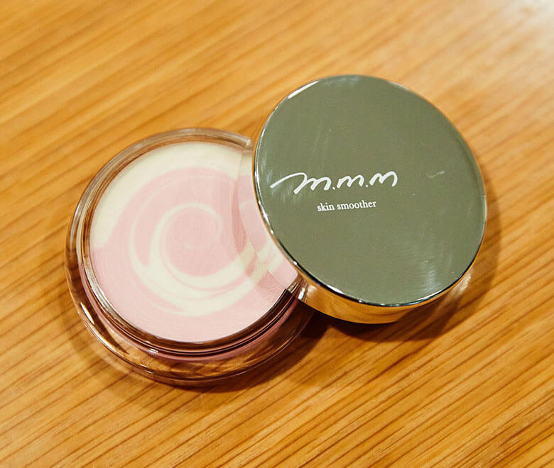 肌を乾燥させずに、マットで艶やかな「陶器肌」へ導くメイクベース。