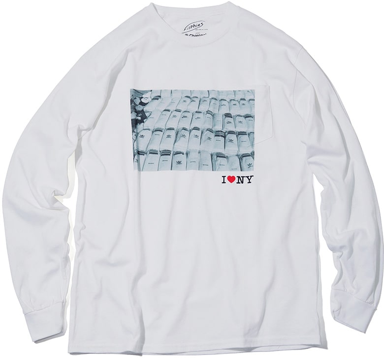 NY在住の日本人フォトグラファー、内藤カツさんが撮影。被写体は同市のハーレムで売られていたソックスだ。