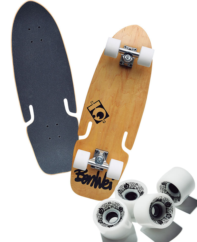 「ベンウェイ ウェーブクラフト」のスケートボードと「ウェーブスケーツ」のウィール