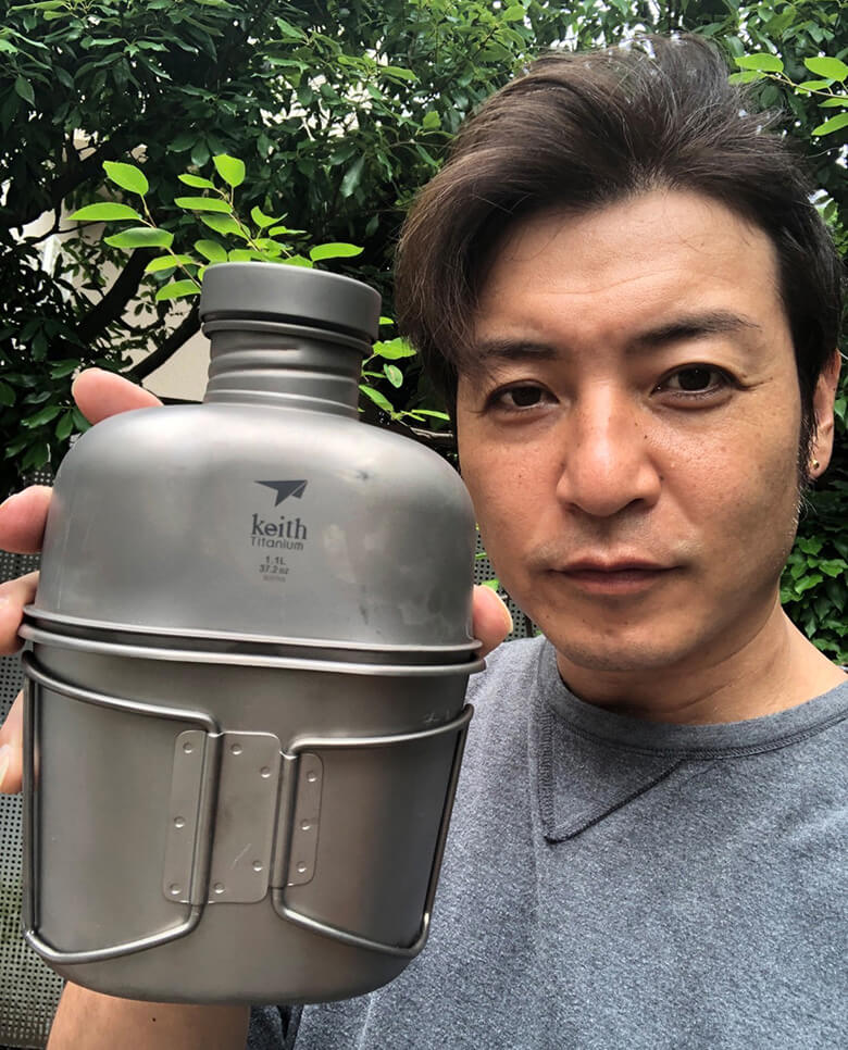 キースのキャンティーン。水筒とカップがセットになり、カップはラーメンのほか、ご飯を炊くことも可能。横に持ち手がつき、そのまま食べられるのも嬉しい。