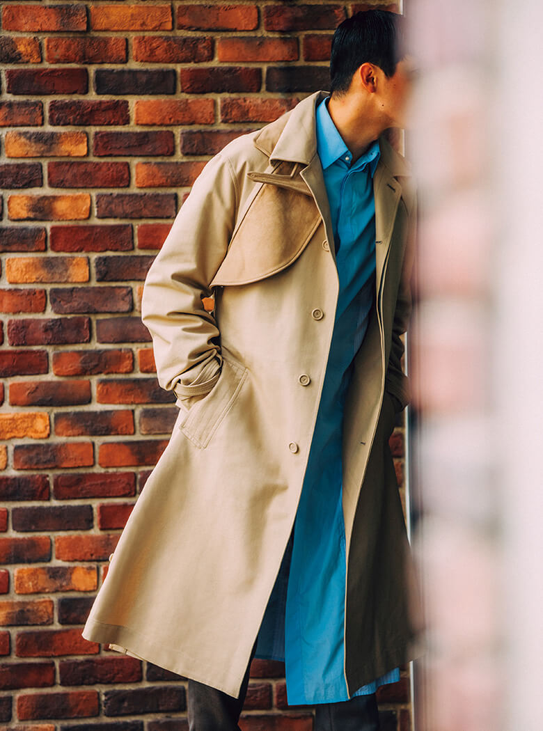 秋にヘビーユーズしたくなるのは、薄手のベーシックなコットンコート。／ディオール