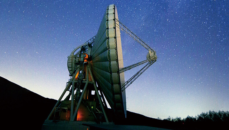 【暗闇で光る】カナダ天文学　宇宙　パラボラアンテナ　銀貨　　蓄光 日本の大型パラボラアンテナも活躍中 ／ 日欧の違い（高圧ガス関係