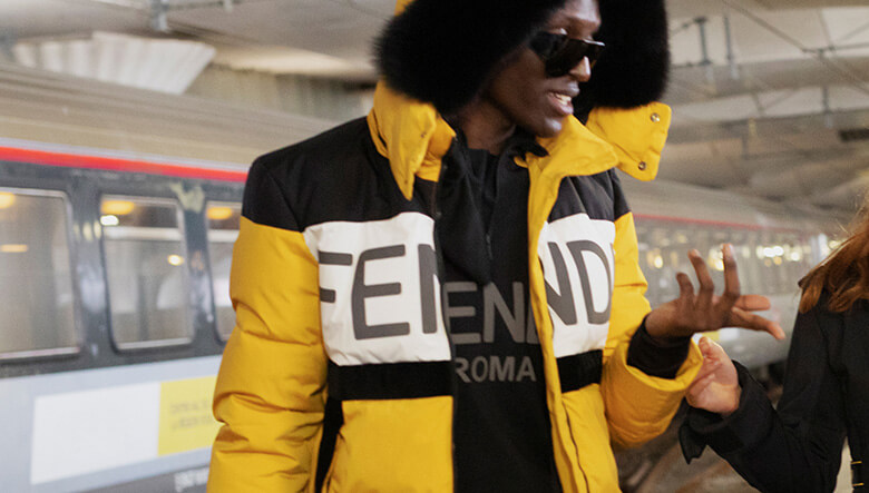 冬はもう目前。イエロー×ブラックが目を引くフェンディの新作