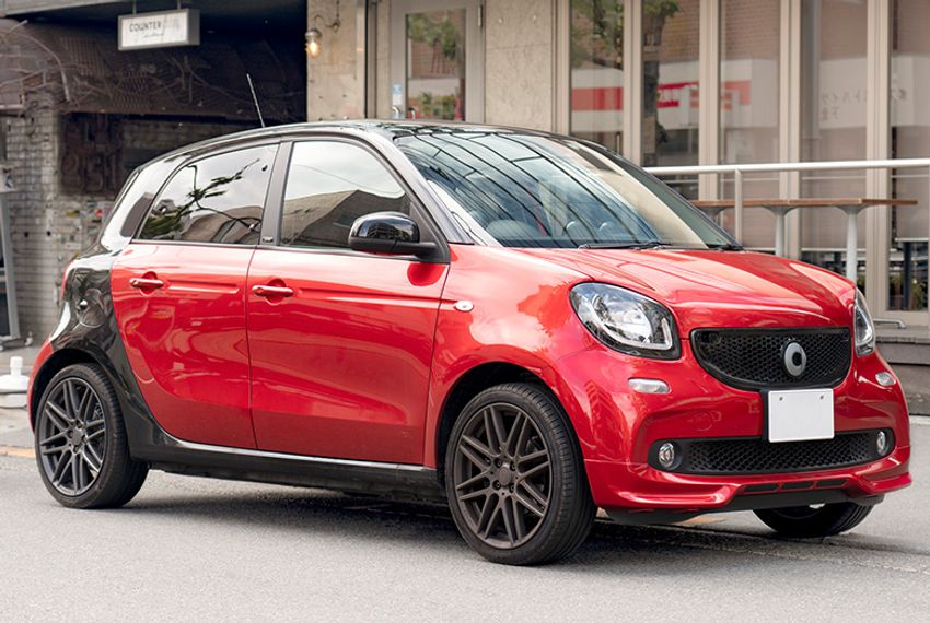 「乗ってるだけで楽しい」モデル安井達郎の小さな愛車スマート・フォーフォー - 2枚目の画像