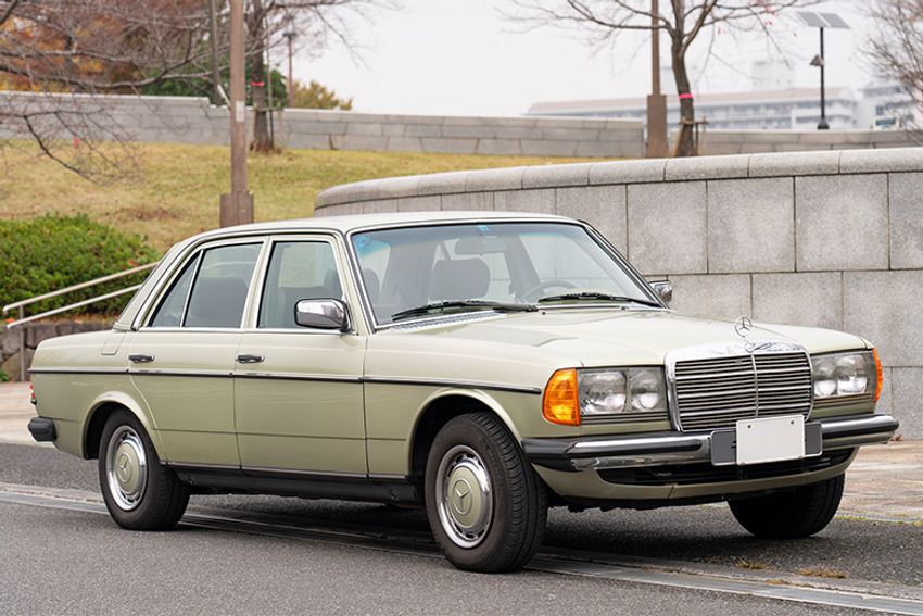 「タイムレスな贈り物になる」から、40年前のベンツ「W123」に乗るスタイリスト - 2枚目の画像