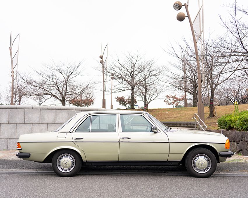 「タイムレスな贈り物になる」から、40年前のベンツ「W123」に乗るスタイリスト - 11枚目の画像