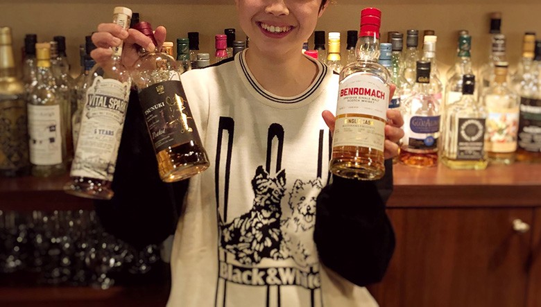 昼前から飲める池袋のウイスキーバーで、看板娘の解説に膝を打った