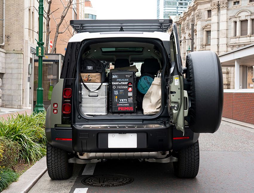 「車は移動手段ではなく相棒」キャンプに魅せられた男の“タープ代わり”のディフェンダー - 19枚目の画像