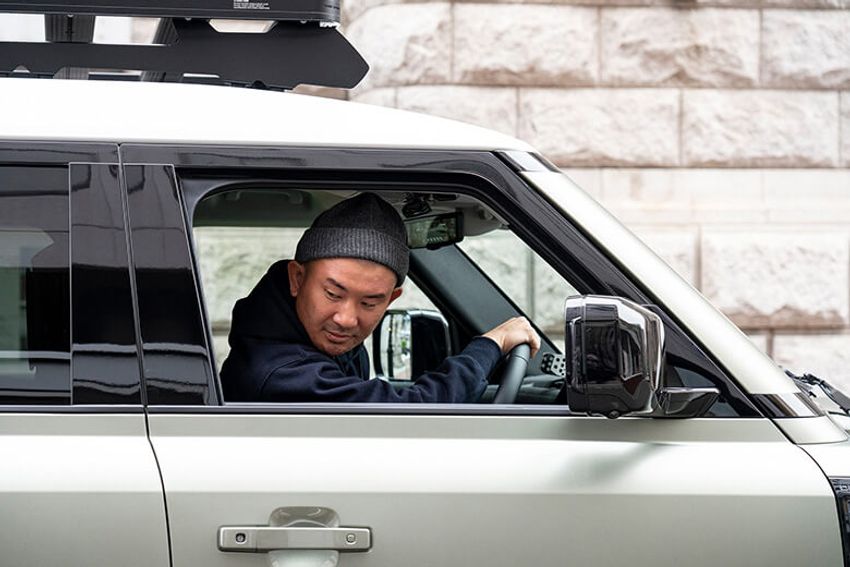 「車は移動手段ではなく相棒」キャンプに魅せられた男の“タープ代わり”のディフェンダー - 4枚目の画像