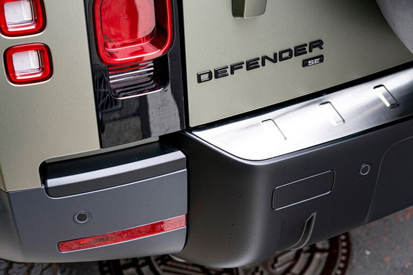 「車は移動手段ではなく相棒」キャンプに魅せられた男の“タープ代わり”のディフェンダー - 5枚目の画像