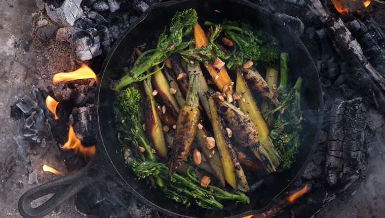 この春 楽しみたい 焚き火料理 プロフェッショナルによるポイント解説 Oceans オーシャンズ 男の日常を楽しくする情報発信局