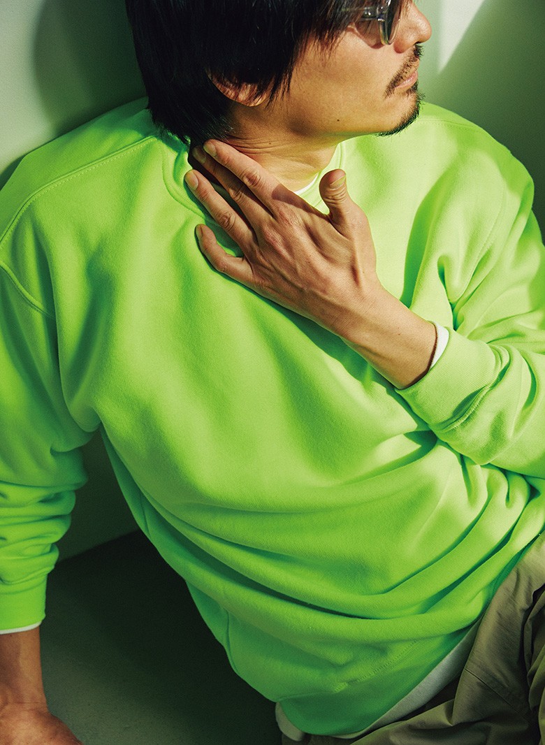 気分がアガる“ビビッドカラー”のスウェット、ビビッときたら臆さずにトライ！