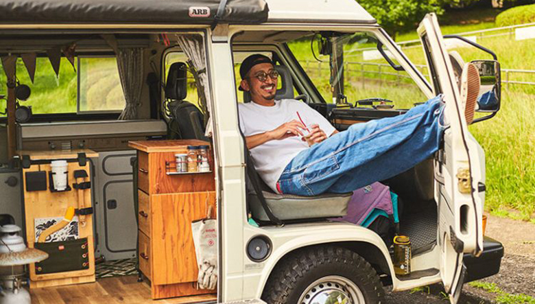 キャンプ歴30年超のベテランの愛車「T3 ヴァナゴン」は“走るワンルーム