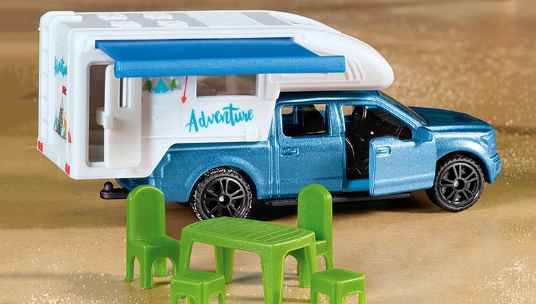 フォード F150のキャンピングカーでビーチに。そんな夢を子供と叶えるなら