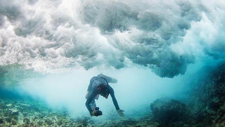 海の神秘に魅せられて半世紀。ハワイの水中写真家が捕らえてきた世界とは