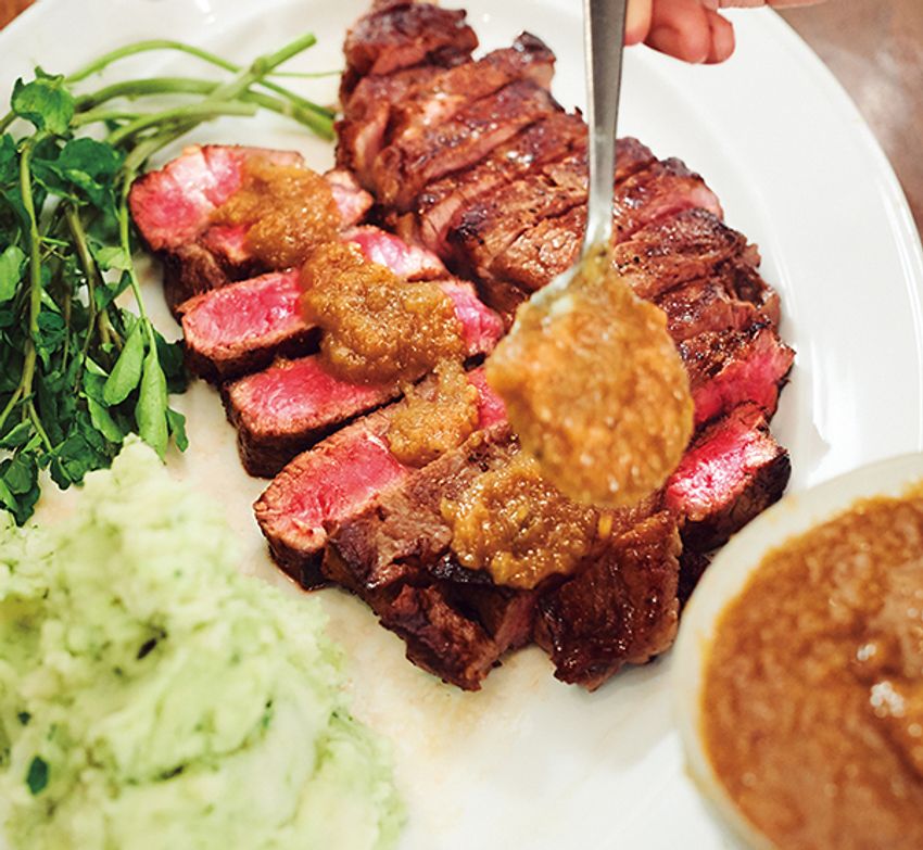 ガツンと焼いてペロリ！ 肉汁と笑顔が溢れたマーシーのステーキ教室 - 2枚目の画像