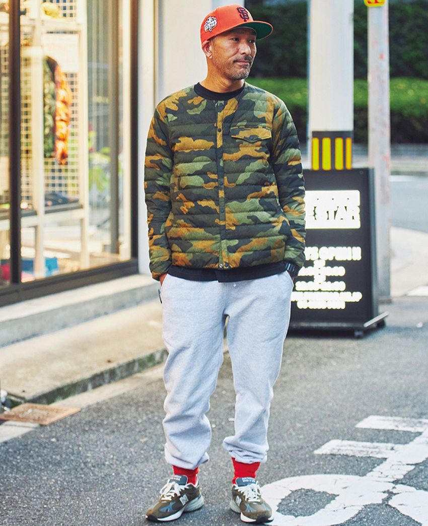ジャケット=ザ・ノース・フェイス パンツ=ロサンゼルス アパレル スニーカー=ニューバランス