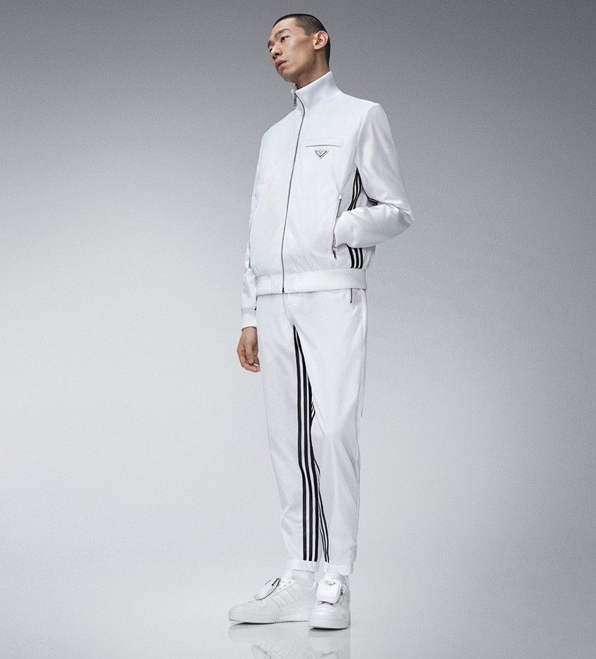 プラダとアディダスのコラボ再び！ 「三角形＋三本線」が導く答えとは？ - 2枚目の画像