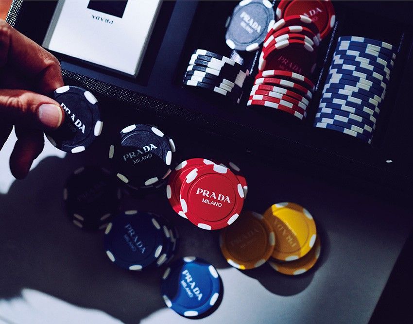 78万1000円［予価］／プラダ