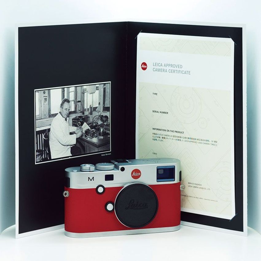 ライカのカメラと日本製の靴下。共通項は「その価値、永久保証」。 - 1枚目の画像