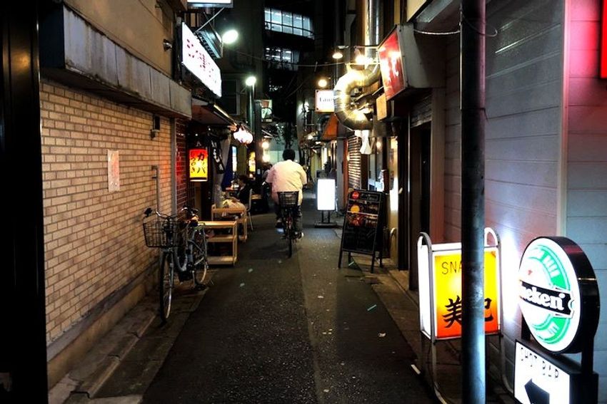 荻窪のお座敷スナックで、実家の農作業を手伝う看板娘に涙ぐんだ - 1枚目の画像