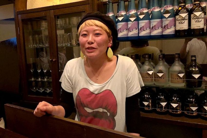 荻窪のお座敷スナックで、実家の農作業を手伝う看板娘に涙ぐんだ - 4枚目の画像