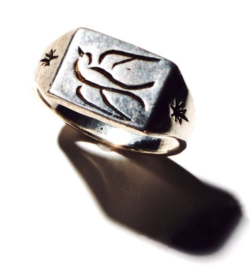 洗練されたラッキーモチーフのアクセでセンス良くゲン担ぎ - 2枚目の画像