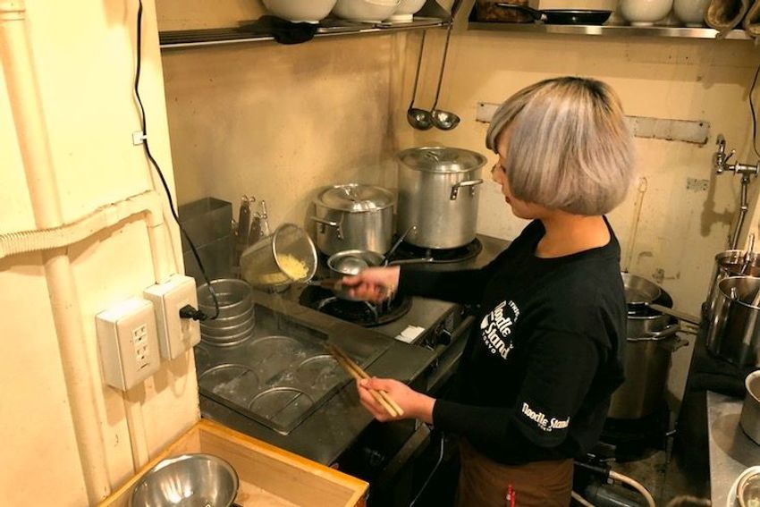 原宿のラーメン店で、ストイックな修行を続ける看板娘を応援した - 17枚目の画像
