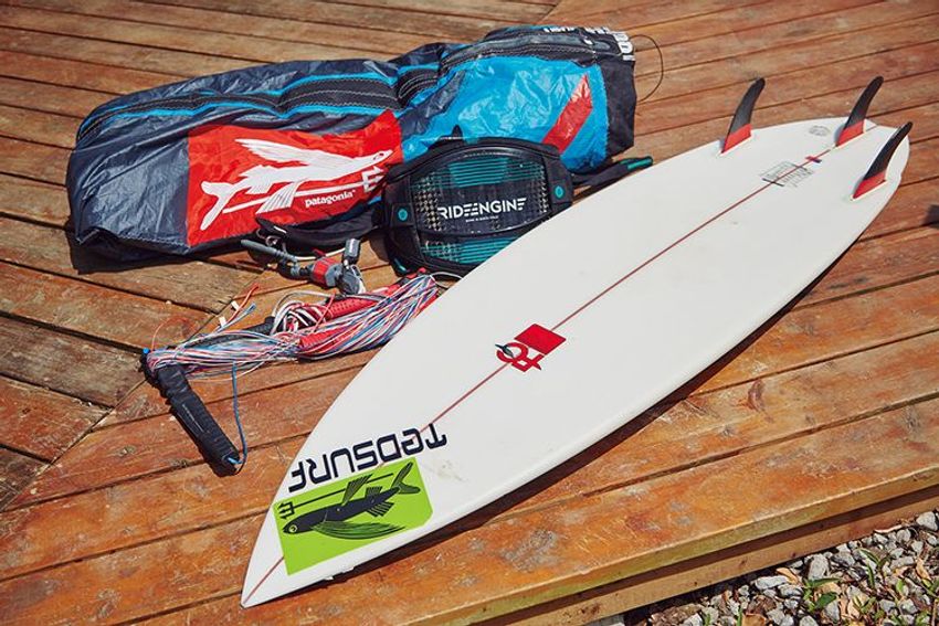 空飛ぶサーフィン!? 波と戯れるスリリングな海遊び3択 - 3枚目の画像