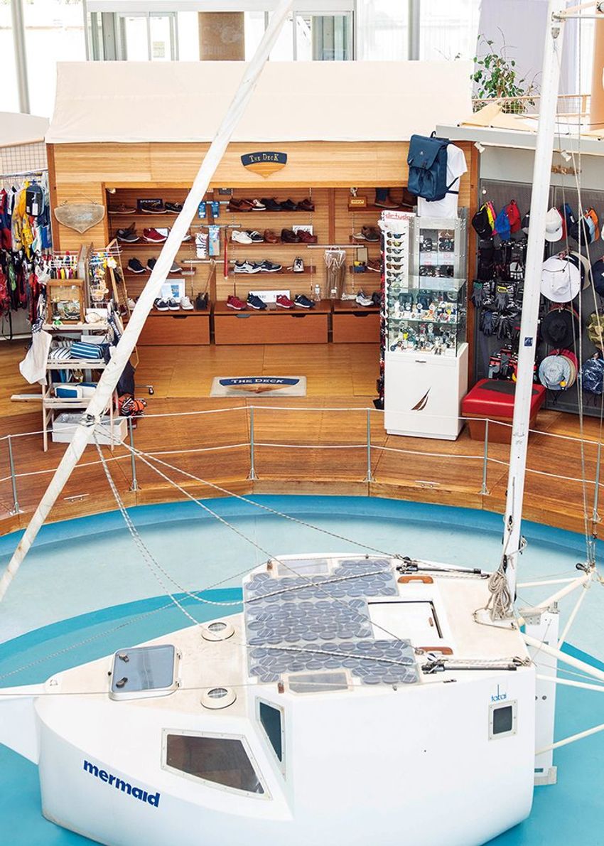 関西随一のハーバーにできたウワサのデッキシューズ専門店とは？ - 2枚目の画像