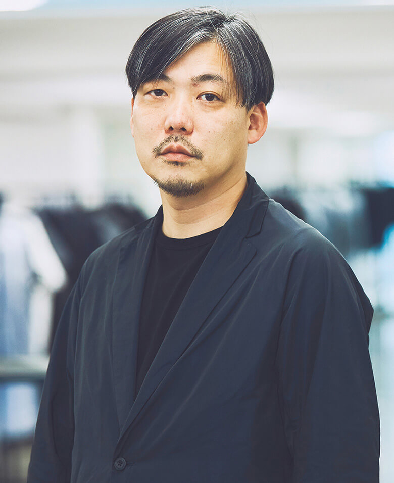 テアトラのデザイナー、上出大輔さん。