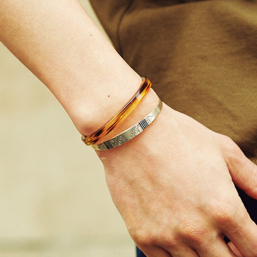 合わせるのは素材？ 色？ 重ね着けでアクセサリーの楽しみ方は無限大に！ - 1枚目の画像