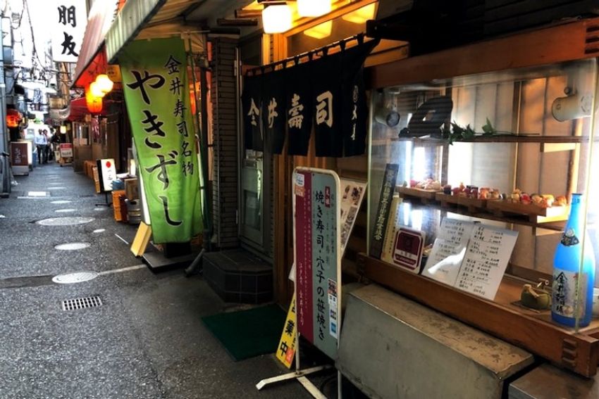 大井町の立ち飲みバーで、看板娘の実家猫が“ワイルド”だった - 9枚目の画像